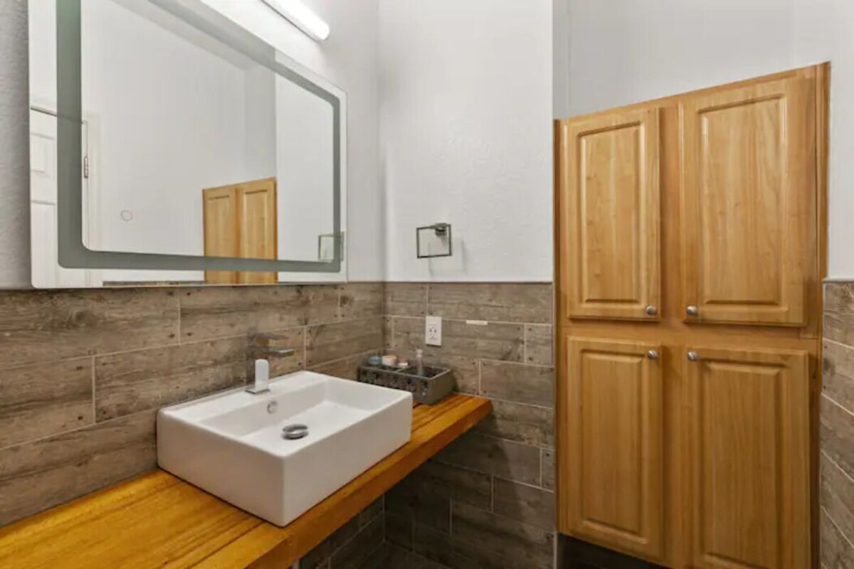Photo 30 of ⭐️ 5-Star Reviews: King Suites + Spa Baths, Near DT, Arcade, Parking, Sleeps 18 🏡