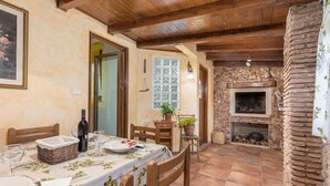 Dining - Amazing home in Galizana (Galizana)