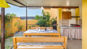 Outdoor dining - Amazing home in Galizana (Galizana)