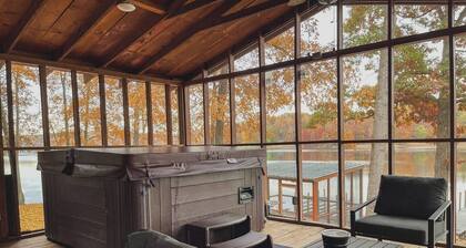 Lakehouse with Hot Tub - Near Shawnee Forest