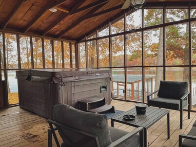 Lakehouse with Hot Tub - Near Shawnee Forest