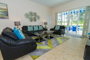 Smart TV, chimenea, videojuegos y futbolito 