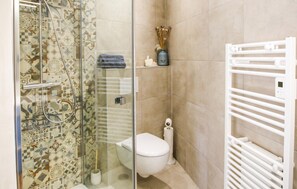 Baignoire, séchoir à cheveux