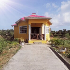 Exterior - La Casita!Beautiful Caribbean Private Octagon Studio Bungalow.5 mins from Beach! (Choiseul,)