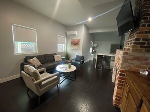 TV - The Front Porch (Sanford)