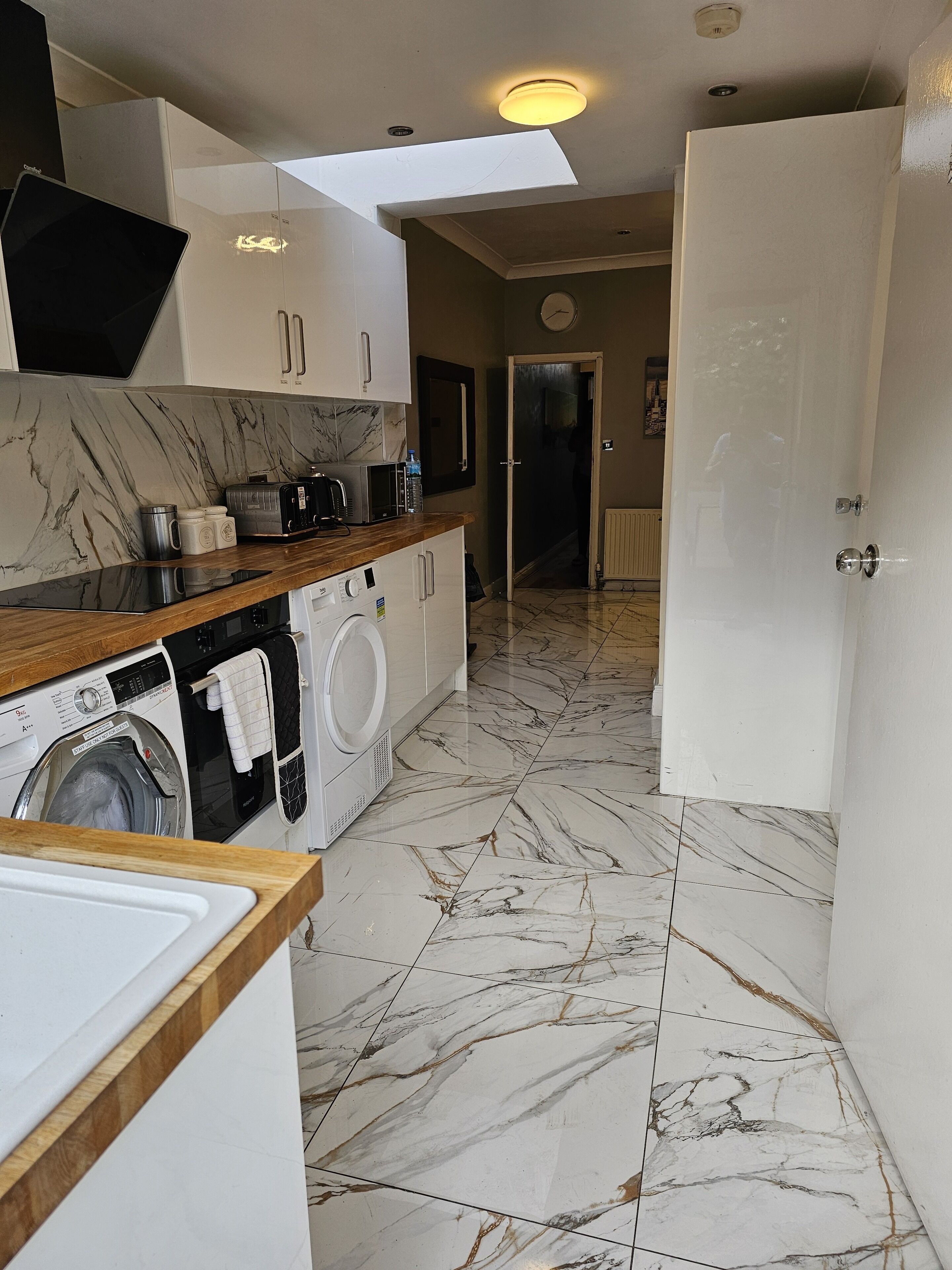 Full-size fridge, microwave, stovetop, electric kettle