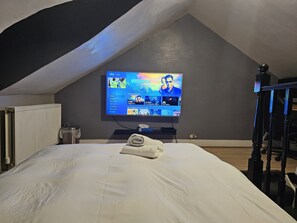 Classic Room | Room amenity - Umbrella Properties London Excel (London)