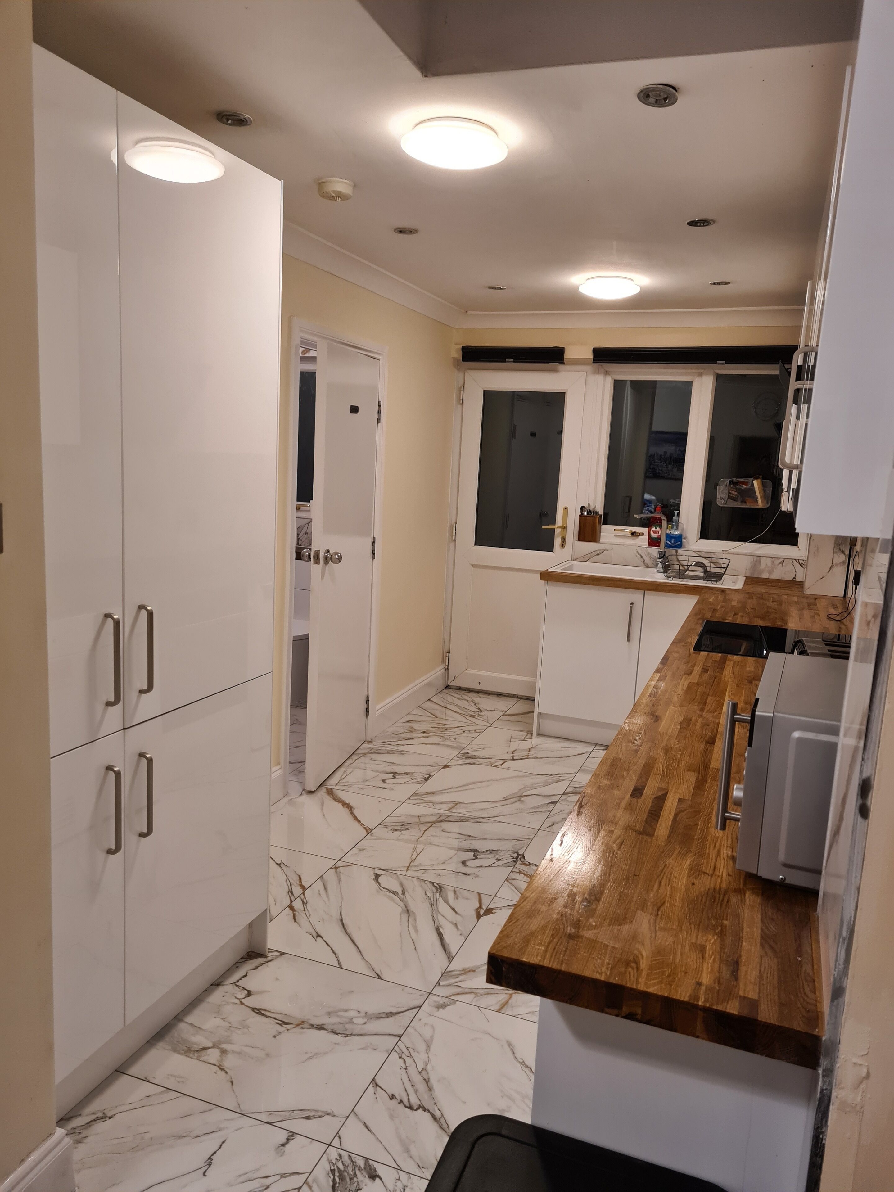 Full-size fridge, microwave, stovetop, electric kettle