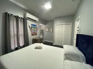 Iron/ironing board, WiFi - The Blue Aztec (Sanford)