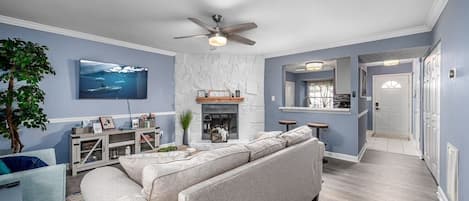 TV, fireplace
