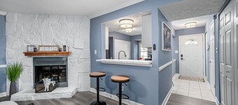 Cozy End Unit Townhouse 1 Mile from Downtown Cary