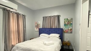 1 bedroom, iron/ironing board, WiFi - The Mellow Yellow (Sanford)