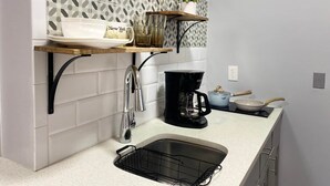 Coffee/tea maker, fridge, microwave, cookware/dishes/utensils - The Mellow Yellow (Sanford)