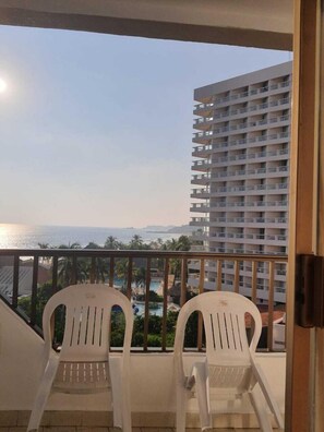 Family Apartment | Terrace/patio - Condominio 01 recamara Enna Inn Ixtapa (Ixtapa)