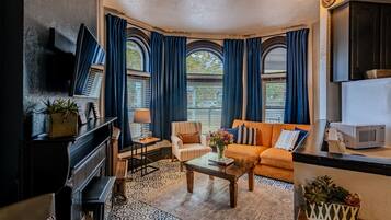 Televisión, chimenea