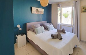 3 chambres, fer et planche à repasser, Wi-Fi gratuit, draps fournis