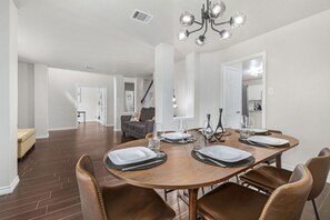 Dining - Contemporary home in the heart of McKinney (McKinney)