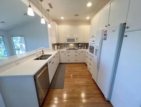 Refrigerador y utensilios de cocina 