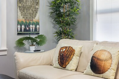 Charming 2BR in West Sac w/ Laundry & Patio