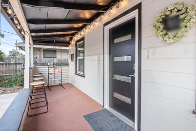 Charming 2BR in West Sac w/ Laundry & Patio