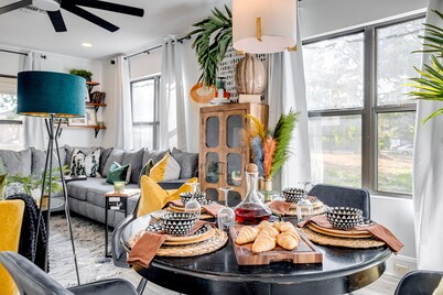 😍Spacious modern 2bedroom home w/ free parking- Located in the medical district!