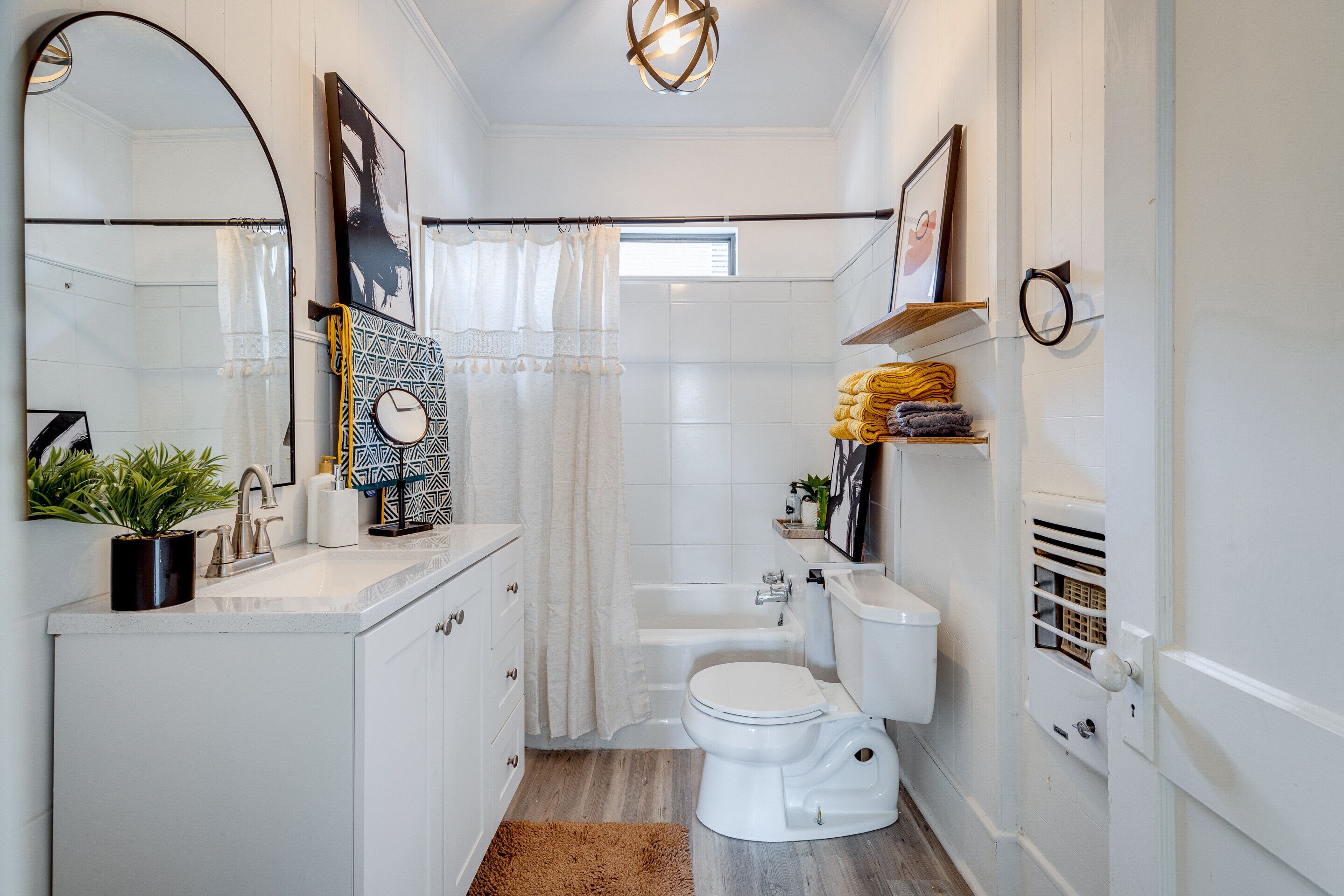 Combined shower/bathtub, hair dryer, towels, soap