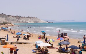 Una spiaggia nelle vicinanze