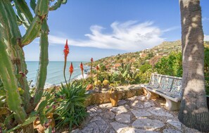 Property grounds - 2 bedroom amazing home in Ciotta (Ciotta)