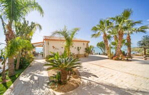 Property grounds - 2 bedroom amazing home in Ciotta (Ciotta)