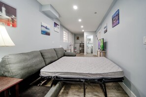 5 habitaciones, tabla de planchar con plancha, wifi y ropa de cama