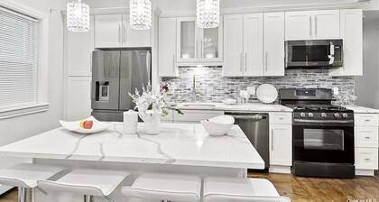MODERN LUXE 3BEDROOMS/2BATHROOMS/4BEDS/PARKING -FIRST FLOOR APARTMENT