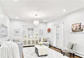 Living area - MODERN LUXE 3BEDROOMS/2BATHROOMS/4BEDS/PARKING -FIRST FLOOR APARTMENT  (Mount Vernon)