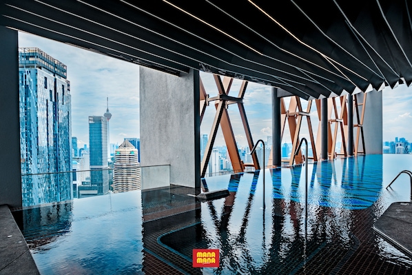 Outdoor pool - Mana-Mana Suites at Scarletz KLCC (Kuala Lumpur)