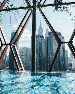 Outdoor pool - Mana-Mana Suites at Scarletz KLCC (Kuala Lumpur)
