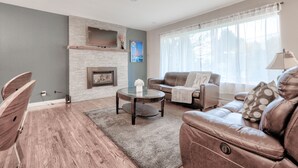 Unclassified image, 5 of 47, button - 6 bedroom, 2 kitchens, 2 dining room home with large backyard in quiet area (Coquitlam)