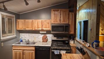 KylskÄp, mikrovÄgsugn, ugn och spishÀll