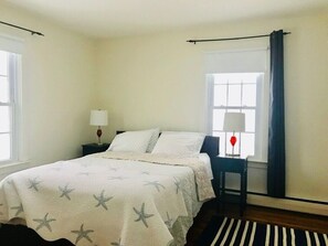 1 bedroom, iron/ironing board, WiFi, bed sheets - Historic Mystic River Boat House - 2 blocks from Mystic River (Stonington)