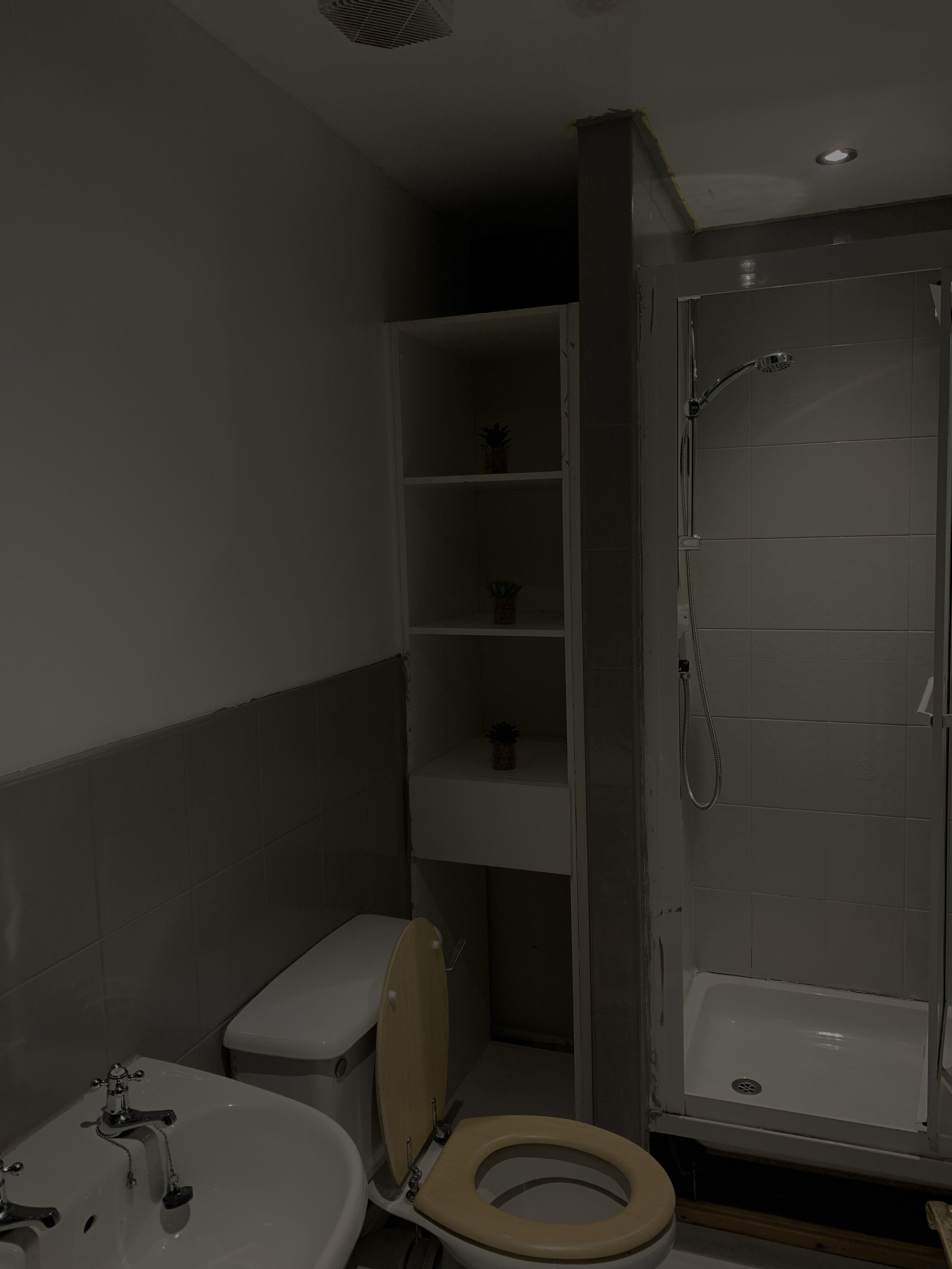 Combined shower/tub, hair dryer, towels, soap