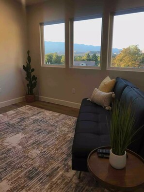 Interior - Private Scenic Stay at Sycamore Lane (Hurricane)