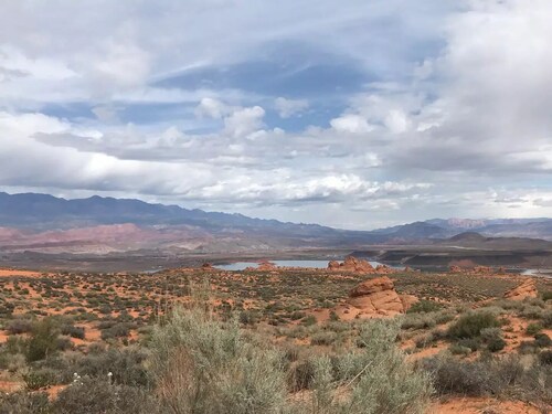 Private Scenic Stay at Sycamore Lane