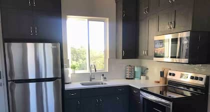 Private Scenic Stay at Sycamore Lane