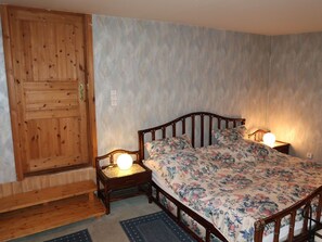 3 bedrooms, travel cot, free WiFi