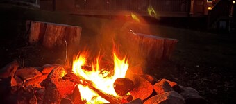 Experience Seneca Rocks in a cozy 4-bedroom cabin HOT TUB, POOL TABLE, FOOSBALL.