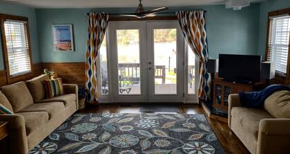 Waterfront home sleeps 5, deck, hot tub, kayaks, dock, grill, firepit, wifi, a/c