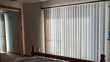 1 habitación, tabla de planchar con plancha, wifi gratis y ropa de cama