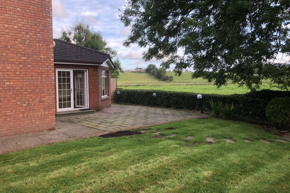 Stunning 5-Bed House in Clones
