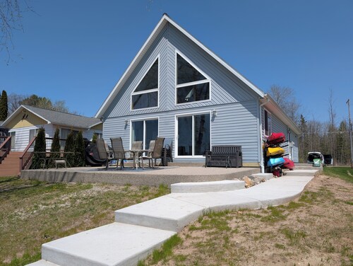 The Blue Chalet on Sage Lake! - near boat launch - pontoon available for rent