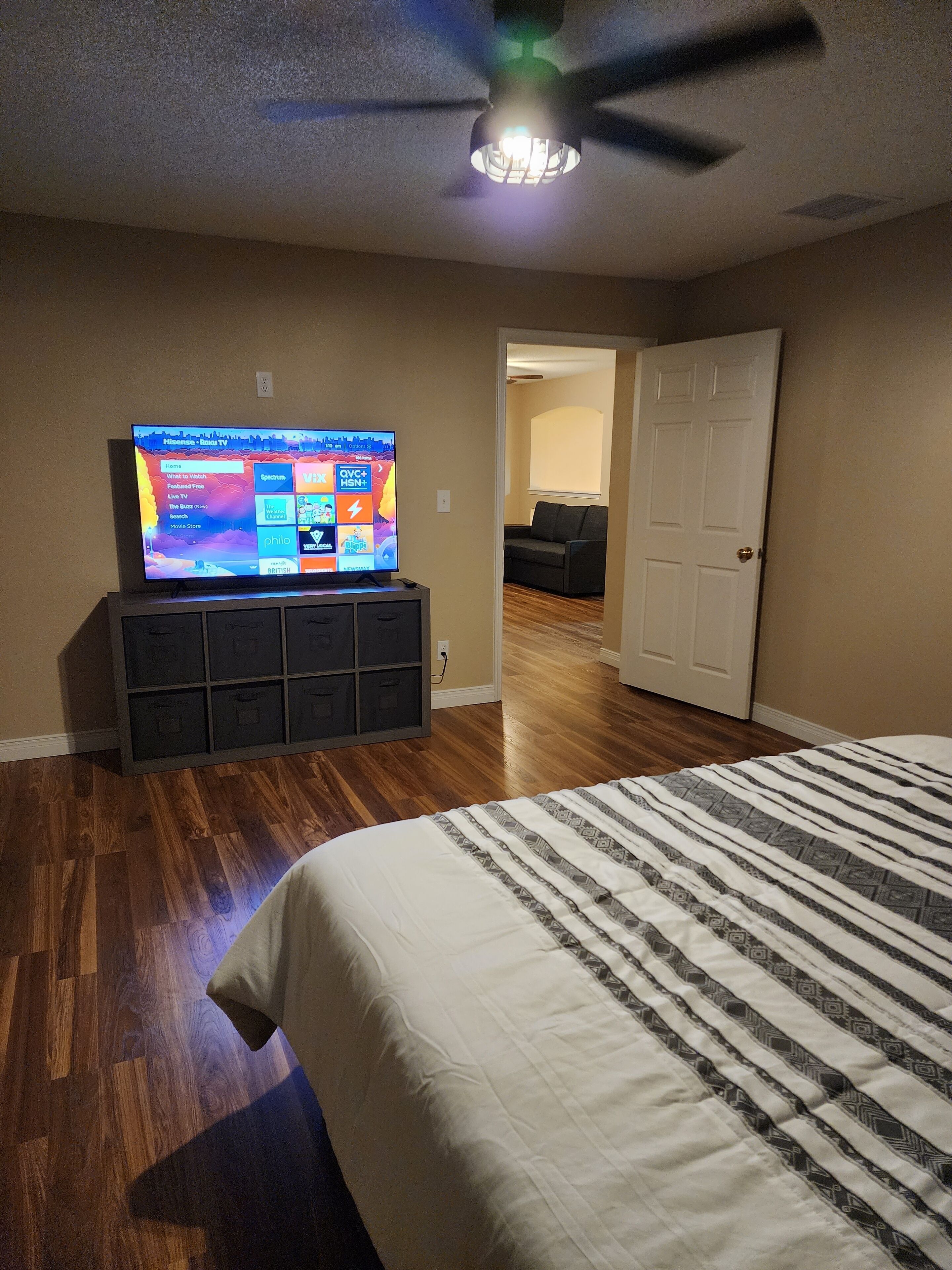 6 chambres, fer et planche à repasser, lit parapluie, Wi-Fi gratuit