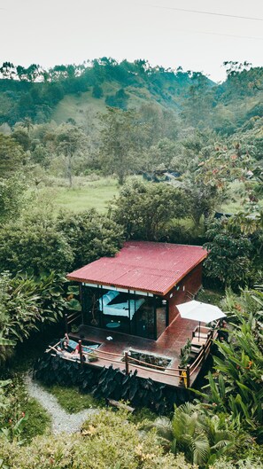 المنشأة من الخارج