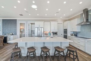 Fridge, microwave, oven, stovetop - Blue Sky (Navarre)